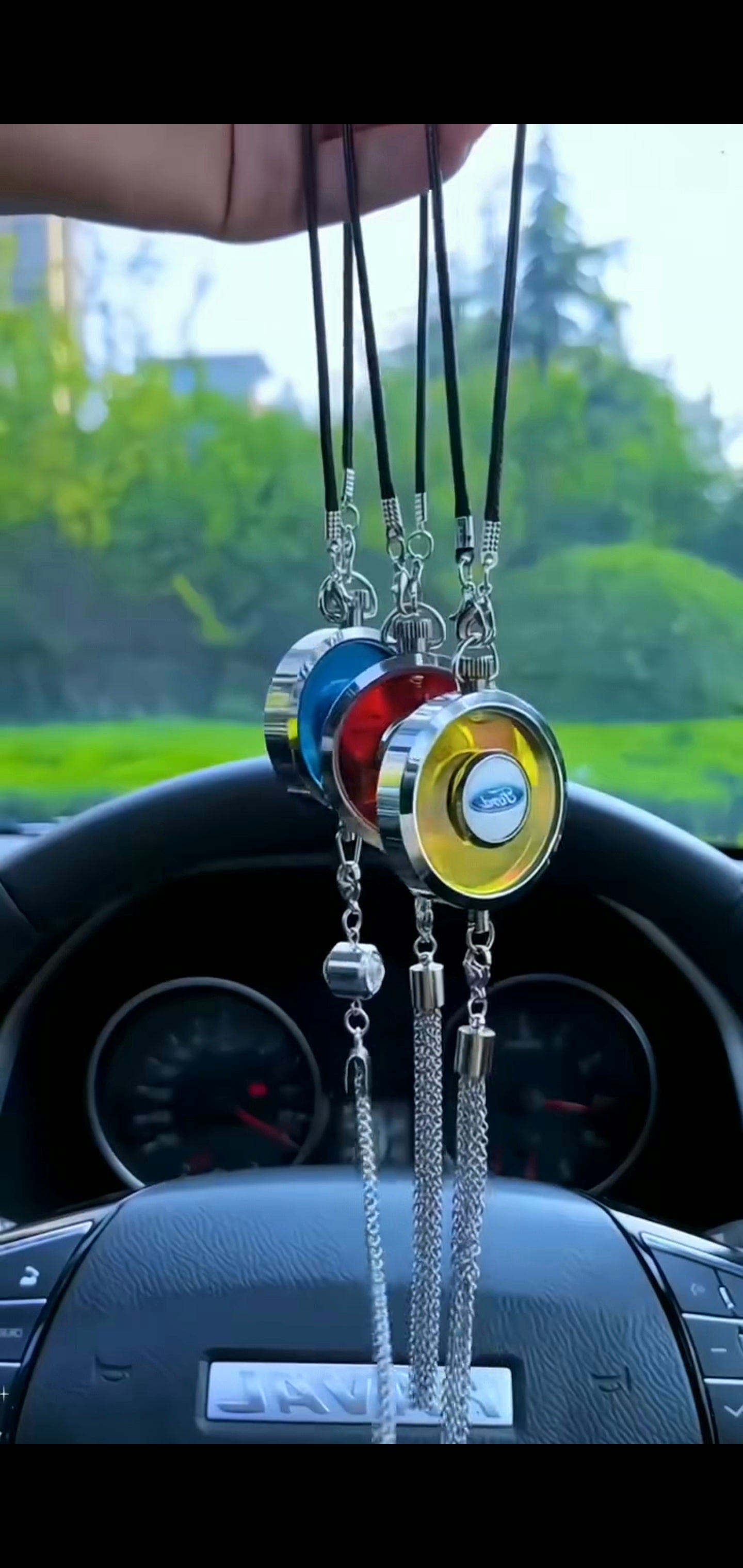 قلادة عطر السيارة
