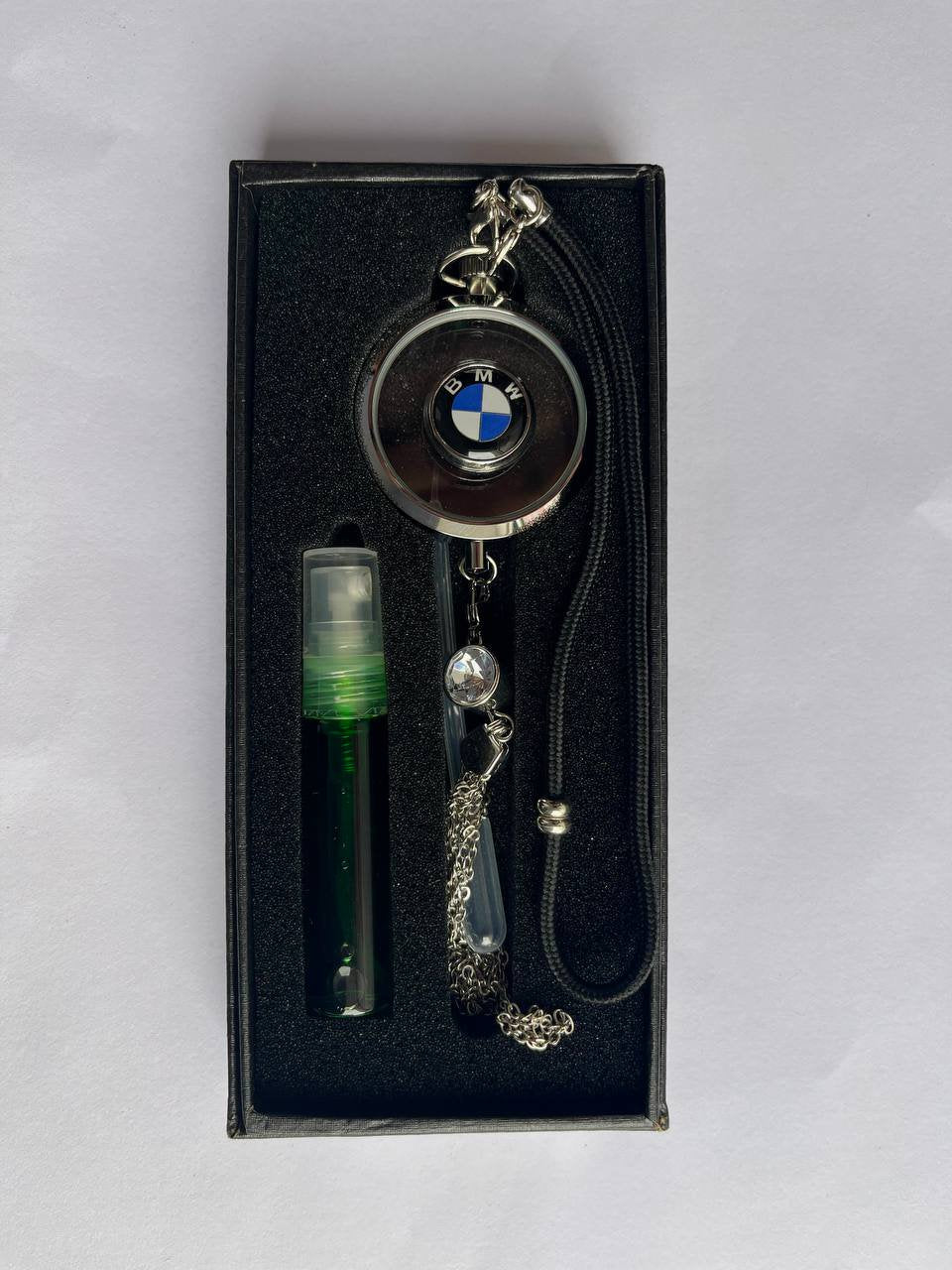 قلادة عطر السيارة